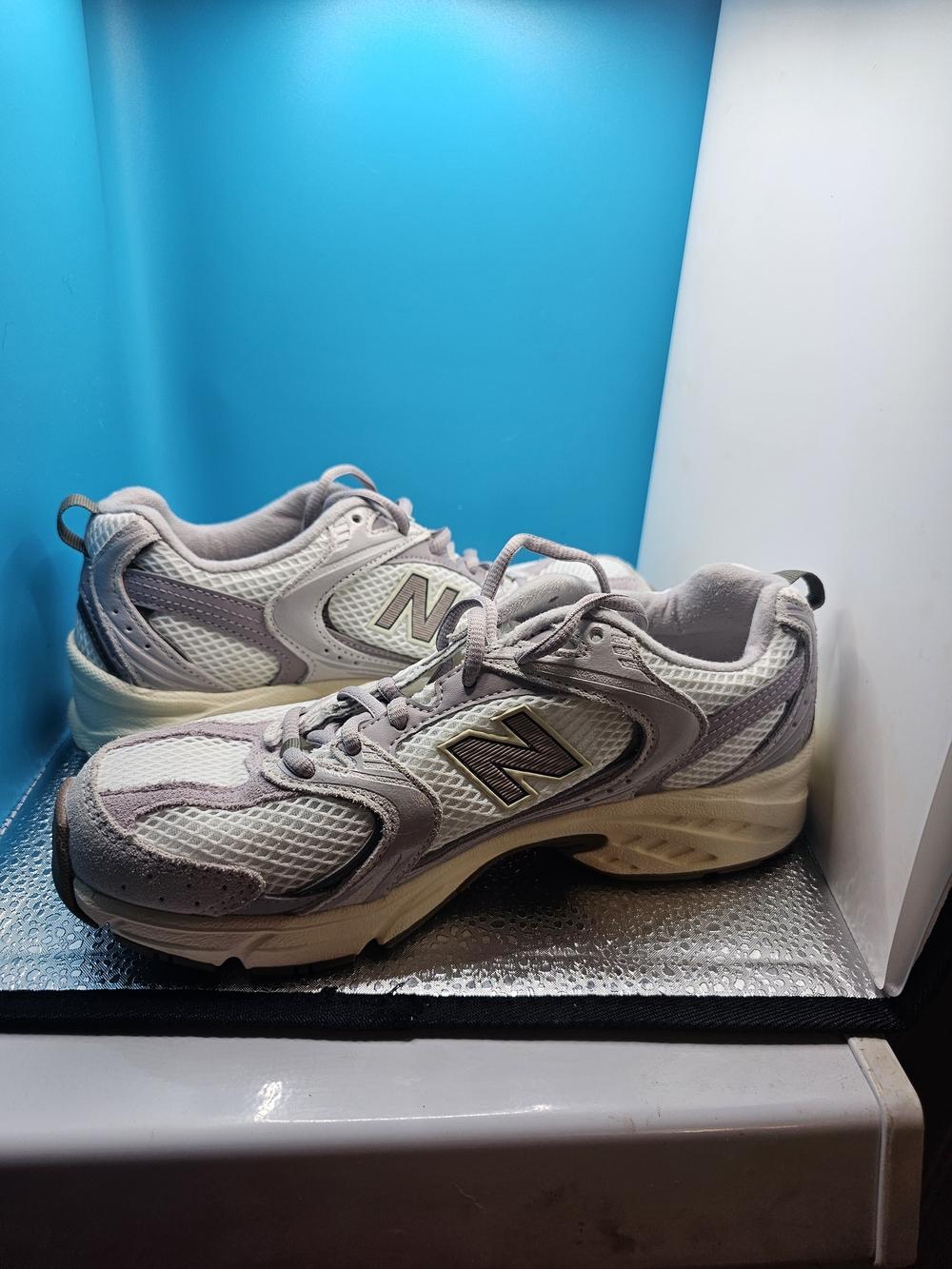 New Balance Women's White and Light Purple Mesh Walking Sneakers